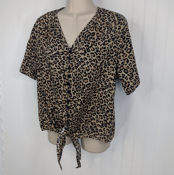 Beachlunchlounge Kada Leopard Print Tie Front Top - Picture 4 of 8